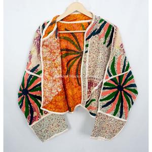 Chaqueta vintage para mujer 100% Kantha, hecha a mano en India, estilo bohemio con bordado, cierre abierto, chaquetas a la moda con estampado floral. - Product Image 5