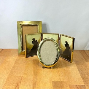 En promotion : Ensemble de cadres photo en métal doré, ovales et rectangulaires, pliables en trois, durables, pour présentation décorative sur table - Product Image 5