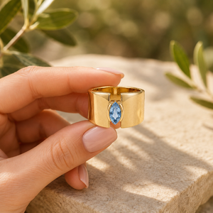 Anillo de Compromiso de Plata de Ley 925 con Topacio Azul para Mujer - Corte Marquesa - Engaste de Bisel - Diseño Moderno - Product Image 4