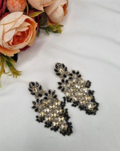 Boucles d'oreilles pendantes multicouches à motif floral personnalisé avec perles, bijoux fantaisie finition or antique pour femmes, fabricants - Product Image 2