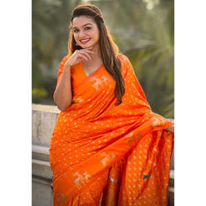 Sari de Seda Suave Naranja con Bordado de Ciervo y Doble Zari Elite Weaves para Mujer, Blusas y Camisas 0.6g - Product Image 1