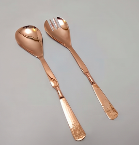 Ensemble de cuillères à salade modernes en cuivre avec manches martelées, compatibles lave-vaisselle, pour événements de restauration et usage domestique - Product Image 1