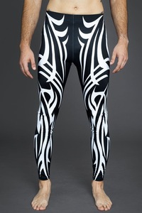 Matériau léger assurant une flexibilité maximale et un confort supérieur dans les leggings classiques pour hommes, fabriqués avec des tissus respirants - Product Image 4