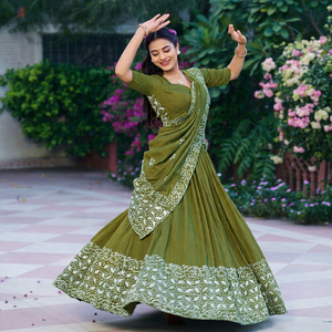 Lehenga Choli en coton vert avec dupatta à bordure imprimée blanche, tenue de mariage indienne traditionnelle pour femmes, longueur au sol, coupe classique - Product Image 2