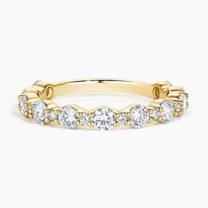 Anillo de Diamantes de Corte Redondo con Puntas Compartidas de Tamaños Alternados - Product Image 2