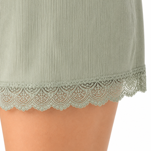 Ensemble pyjama côtelé pour femmes, débardeur sans manches et short avec garniture en dentelle, ensemble 2 pièces en tissu doux pour dormir et se détendre - Product Image 2