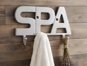 Porte-manteau mural Premium Spa en métal à 3 crochets, design moderne, finition argentée, pour rangement de serviettes et manteaux dans la salle de bain - Product Image 5