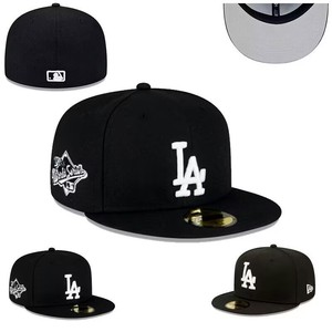 หมวกแก๊ปปักลาย Black LA แบบ Snapback ทรง Fitted ปีกแบน สไตล์สปอร์ต สตรีทแวร์ - Product Image 1