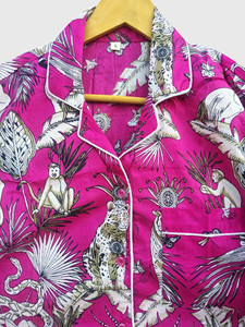 Conjunto de pijama con estampado tropical rosa para mujer, top de manga larga con cuello con muescas y pantalones para dormir - Product Image 4