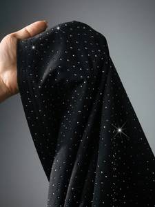 Camiseta con Estampado Gráfico Personalizado, Detalle de Pedrería, Corte Holgado, Algodón Premium, Estilo Hip Hop, Alta Calidad, Proveedor al por Mayor - Product Image 5