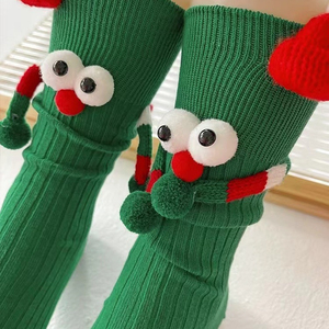 Chaussettes de Noël mignonnes pour enfants, chaussettes tricotées rouges et vertes avec des yeux, un nez, des mains et un chapeau, chaussettes d'hiver pour bébé - Product Image 3