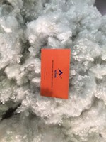 Fibres courtes de polyester recyclé écologiques pour oreillers et couvertures, 100 % flocons de bouteilles PET recyclées, 32 mm - 102 mm, blanc brut