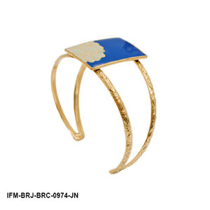 Bracelet manchette en laiton à double fil, fait main, avec emblème rectangulaire gravé 'Celebrity', style artisanal sophistiqué - Product Image 3