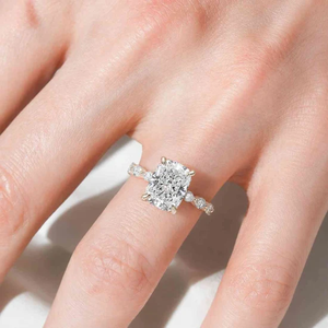 Anillo de Compromiso con Diamante de Corte Radiante Hecho a Mano, Engaste de Oro de 18K, Joyería Fina Clásica para Mujer - Product Image 5