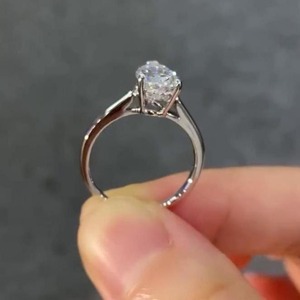 Anillo de Compromiso con Diamante Cultivado en Laboratorio, Corte Pera, Halo Oculto, Solitario en Oro Blanco, con Certificado IGI y Claridad VVS - Product Image 4