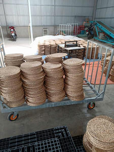 Tapis rond en jacinthe d'eau fait main, tissé, naturel, fabriqué au Vietnam - Product Image 6