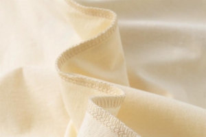 Polo pour homme en tissu Oxford vert, manches courtes, col crème, design respirant, coupe classique, couleur unie, tissu tissé - Product Image 3