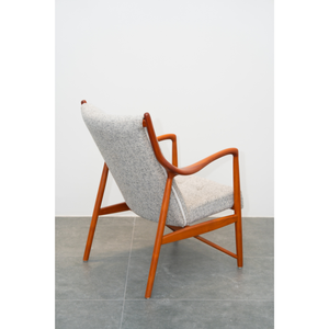 Fauteuil d'appoint en bois de noyer de luxe, siège rembourré en cuir gris capitonné pour salon, villa, hôtel PISANO - Product Image 1