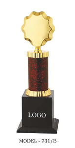 Trophée modèle 731 A B C en métal gravé, prix sportif plaqué or sur colonne rouge, base en bois durable, logo personnalisable - Product Image 5