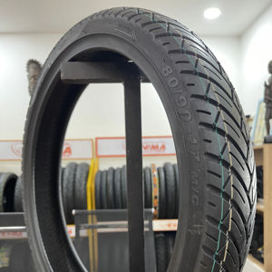 Neumático para Scooter KUMATIRE K334A 70/90-17 80/90-17 Sin Cámara con Agarre Confiable en Carreteras Urbanas - Product Image 1
