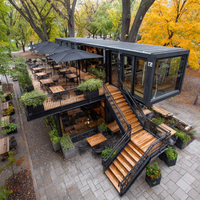 Restaurant en conteneur noir à deux étages EC-20TP avec terrasse en bois pour projets commerciaux