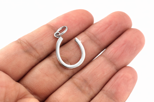 Colgante delicado hecho a mano de plata de ley 925 con forma de herradura - Collar minimalista - Product Image 4