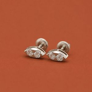 ต่างหูเพชรทรงกลมคู่ทำจากเงินสเตอร์ลิง ของขวัญสำหรับเธอ - Product Image 2