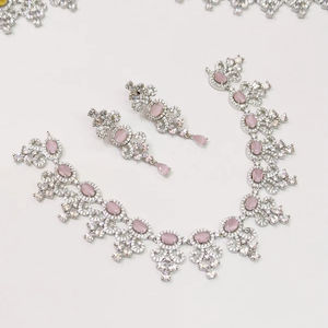 Ensemble collier et boucles d'oreilles de mariée en strass rose – Bijoux de mariage élégants plaqués argent pour les mariées et les occasions spéciales - Product Image 1