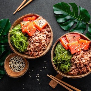 Fruta de coco natural hecha en un tazón y cubierta - Product Image 3