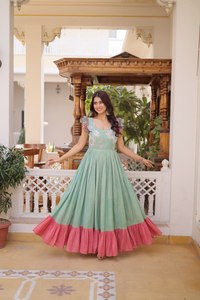 Vestidos Largos Tradicionales de Algodón Bordados a Mano con Lentejuelas y Cuentas Multicolor - Product Image 2