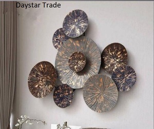 Sculpture murale en métal moderne de haute qualité Daystar Trade avec logo personnalisé, art abstrait irrégulier géométrique rustique pour mariage et salon - Product Image 1