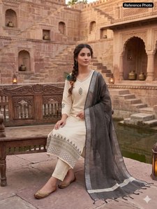 Magnifique ensemble salwar kameez blanc au design attrayant, en soie véritable lourde avec broderies, vêtements indiens et pakistanais. - Product Image 4