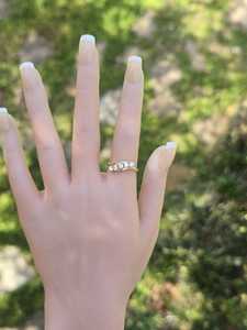Magnifique bague à bande incurvée en diamant taille ronde pour femme, cultivé en laboratoire, en or massif 18 carats, cadeau surprise pour les amoureux - Product Image 6