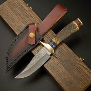 Couteau de chasse et de camping en acier Damas forgé à la main, lame fixe, vente en gros, couteau de survie et de bushcraft personnalisé pour l'extérieur avec étui en cuir - Product Image 1