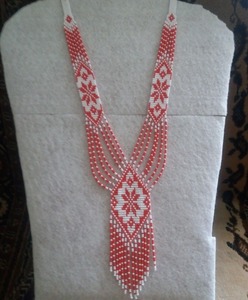 Collier artisanal en perles de rocaille de coton pour filles, idéal pour les fêtes, haute qualité par HF Crafts - Product Image 1