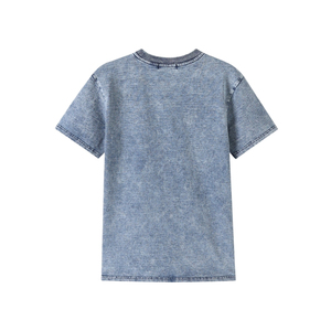 Camiseta SGRHO de Mezclilla Azul Claro Premium, Manga Corta, Cuello Redondo, Bordado con Letras Griegas, Estilo Casual Universitario - Product Image 2