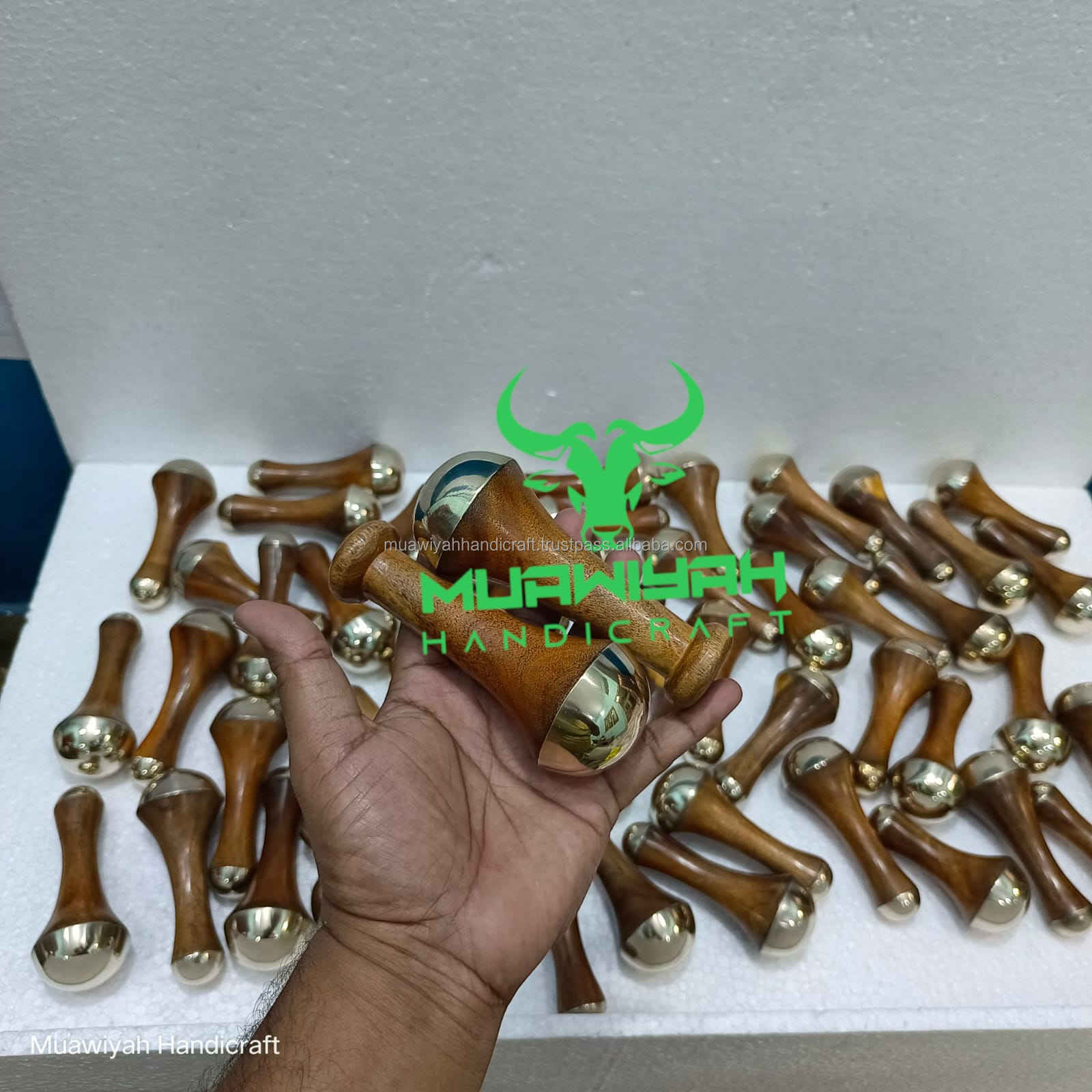 สีน้ำตาล