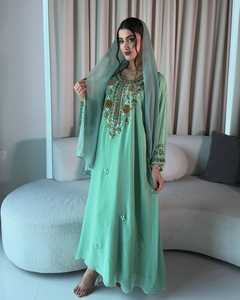 Vestido de noche largo de poliéster y gasa verde menta con bordado de cuentas para mujer, cintura natural, transparencias y cuello en V - Product Image 4