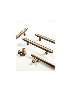 Poignée de meuble en métal raffiné, idéale pour les tiroirs de cuisine, les armoires et l'ameublement élégant de la maison - Product Image 1