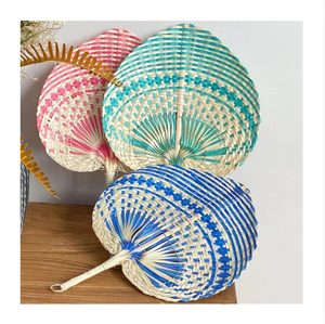Abanico de Mano Tejido a Mano de Bambú, Arte Folclórico Tradicional Moderno, Forma de Hoja de Palma Colorida, Decoración para el Hogar, Coleccionable - Product Image 1