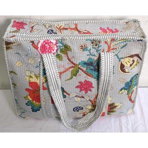 Bolso Tote Acolchado de Algodón con Estampado Floral, Bolso de Hombro Hecho a Mano en India, Bolso de Compras Boho para Mujer - Product Image 2