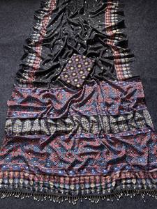 Sari en Soie Semi-Modal Premium à Imprimé Ajrakh avec Broderie Miroir Véritable et Pallu Perlé, Protection Solaire, Réversible, pour Mariage - Product Image 3