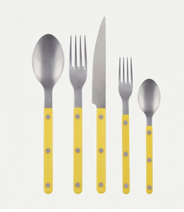 Juego de cubiertos de acero inoxidable con mango amarillo, 5 piezas, apto para lavavajillas, diseño minimalista para uso en camping y uso doméstico. - Product Image 1