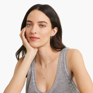 Collier pendentif solitaire en diamant de laboratoire taille brillant rond certifié IGI, or 14 carats, classique, solitaire flottant à 4 griffes - Product Image 1