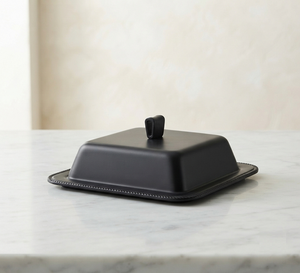 Beurrier en aluminium noir mat avec couvercle, design minimaliste, hermétique, pour la cuisine, couleur unie - Product Image 1