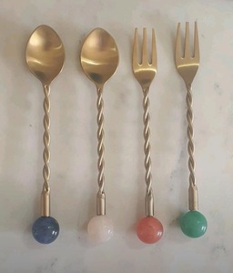 Serveur à gâteau de luxe haut de gamme en acier inoxydable plaqué or, écologique, résistant à la chaleur, compatible lave-vaisselle, avec long manche durable - Product Image 5