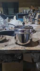 Olla a Presión de Acero Inoxidable con Válvula de Seguridad |   Olla de Cocción Rápida y Duradera para la Cocina del Hogar - Product Image 4