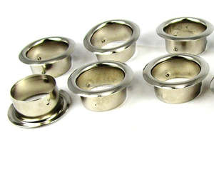 Pot de cire parfumée en métal plaqué noir et or avec un élégant design sculpté parfait pour les cadeaux uniques et la décoration élégante de la maison - Product Image 4