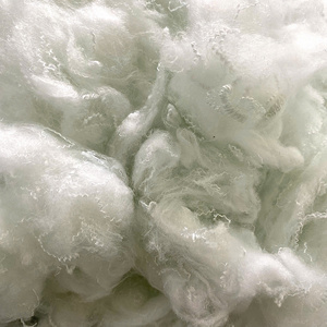 Fibres courtes de polyester recyclé, 100 % provenant de fragments de bouteilles PET, couleur blanc pur, tailles 32 mm-102 mm, 1,2D-15D, qualité AA/A/B. - Product Image 2