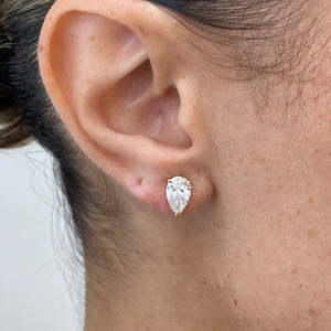Boucles d'oreilles solitaires en diamant de laboratoire de 2 carats, forme poire, à 3 griffes en V, en or 10K 14K 18K, créées en laboratoire, en forme de goutte, vente en gros fabricant - Product Image 2